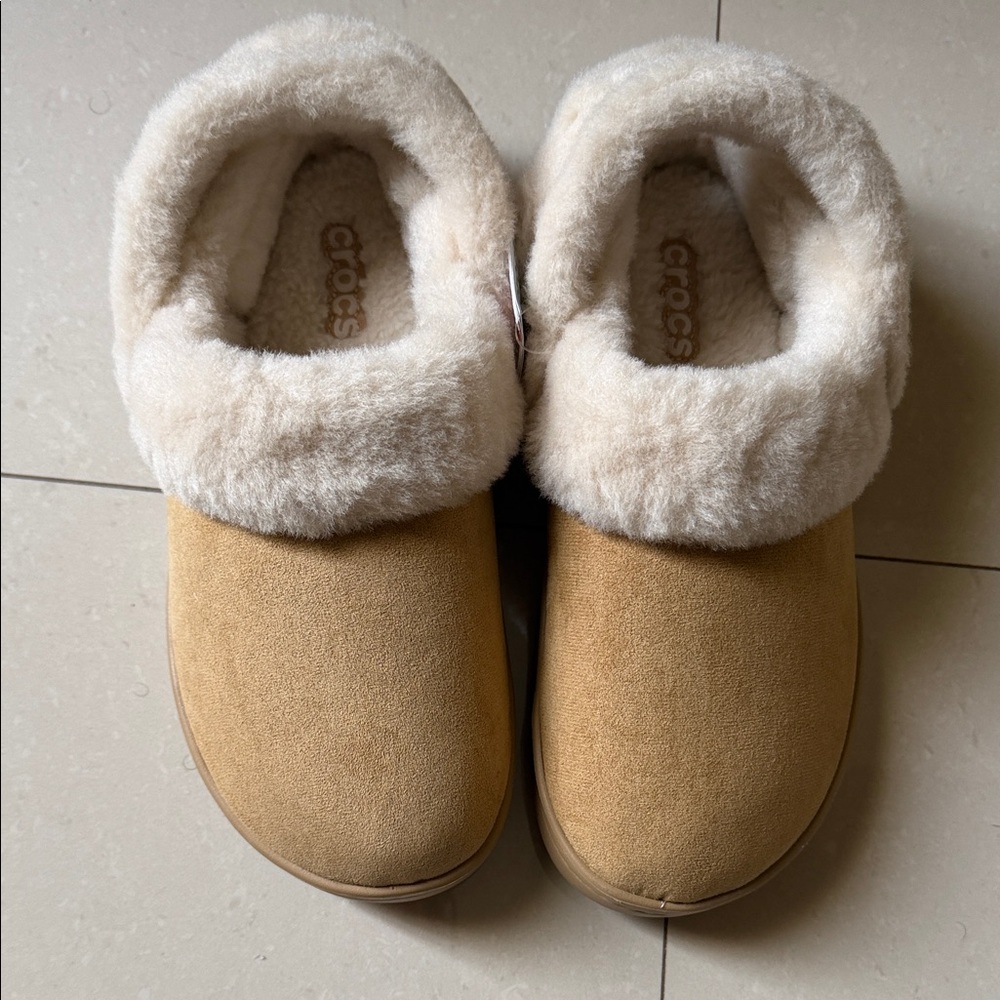 CROCS Beige Plush Lined Clogs